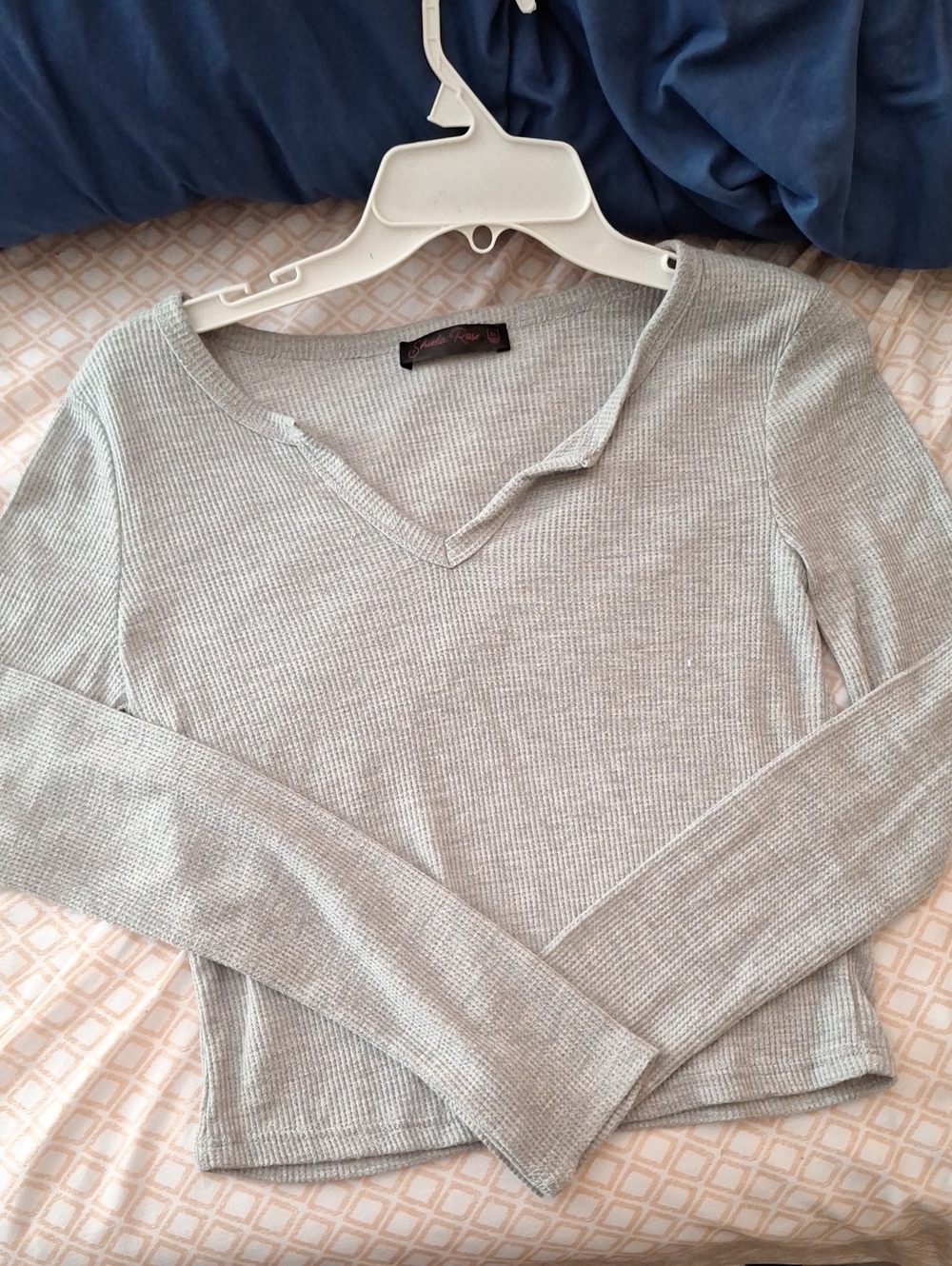 Shiela Rose - V-Neck Ribbed Long Sleeve Top - Light Gray